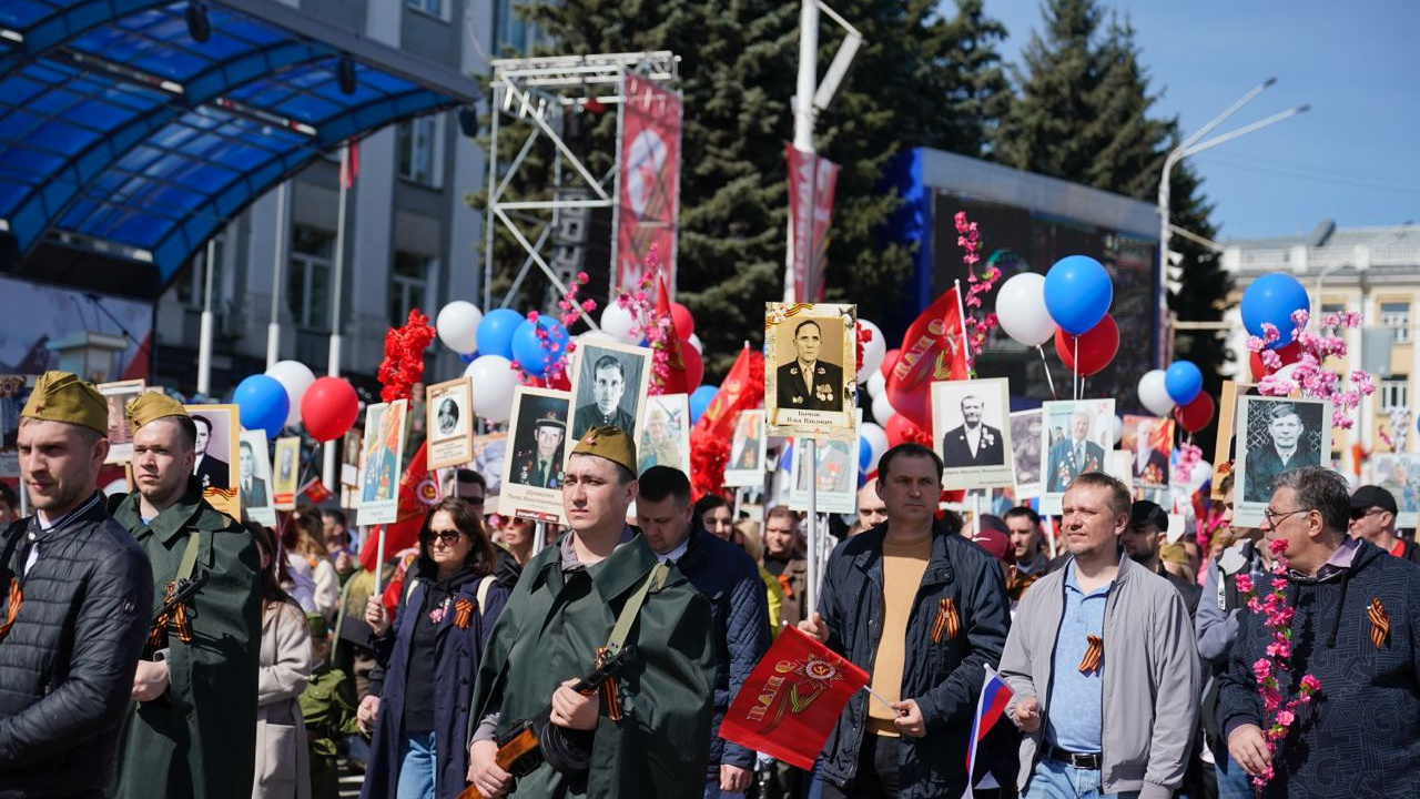 Власти Кемерова и Новокузнецка рассказали, сколько человек прошли в «Бессмертном полку»