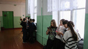 Полицейские дежурят в школах Владивостока из-за сообщений о готовящихся терактах