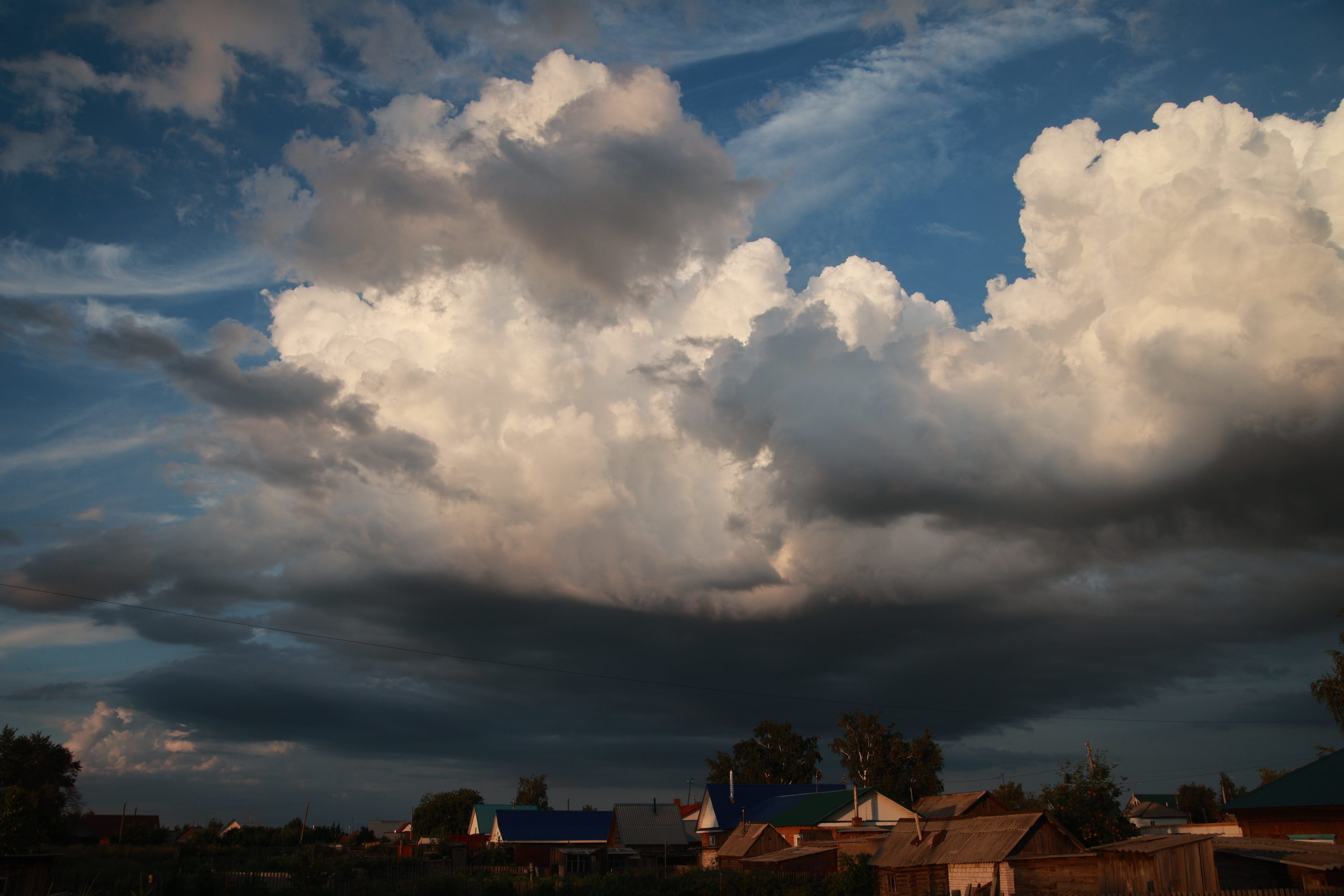Спокойствие и умиротворение: фотограф NGS42.RU снял облака — что вы сможете в них рассмотреть?