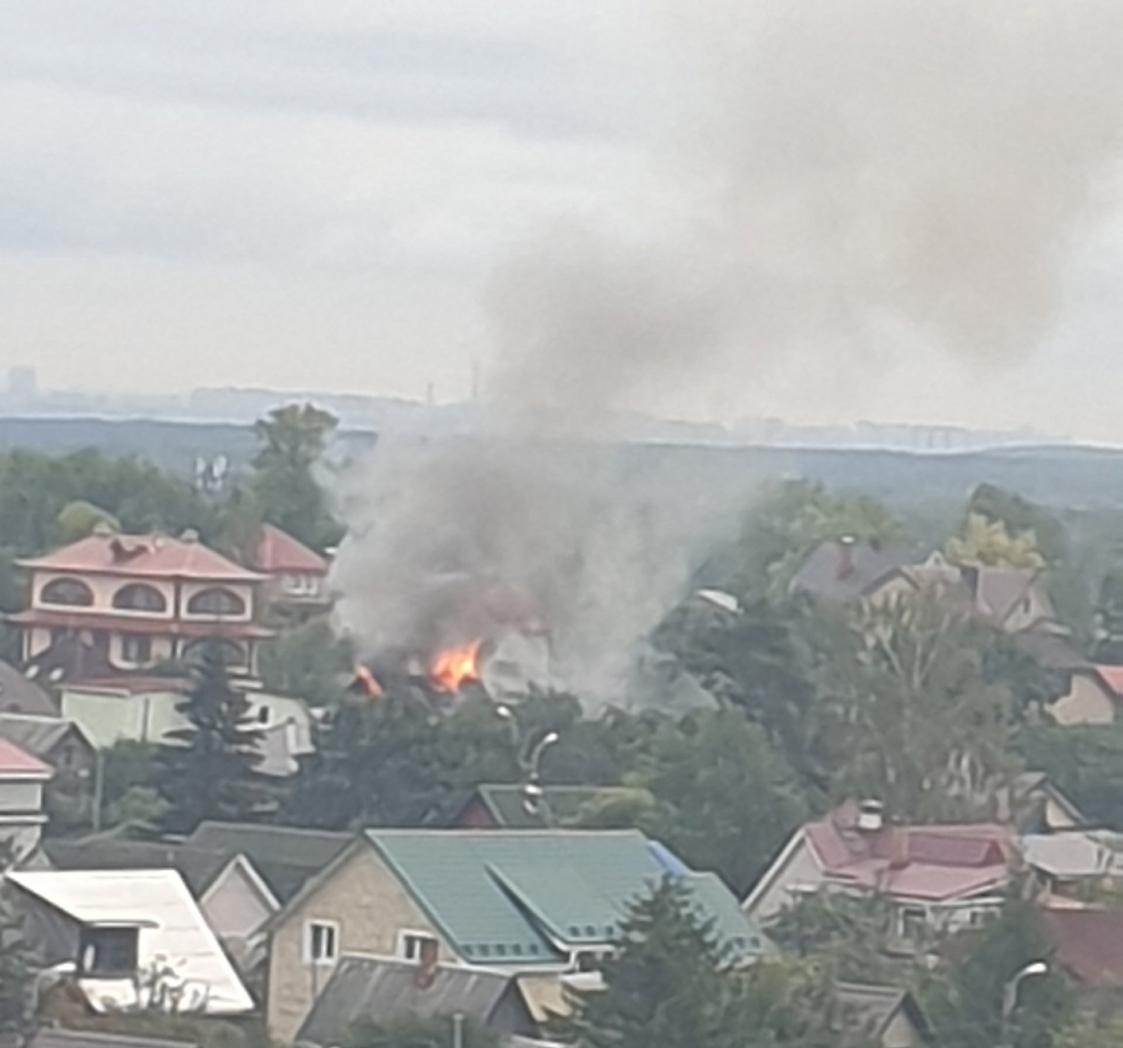 Пожар в жилом доме тушили на Социалистической в Красном Селе в Петербурге -  8 сентября 2023 - ФОНТАНКА.ру