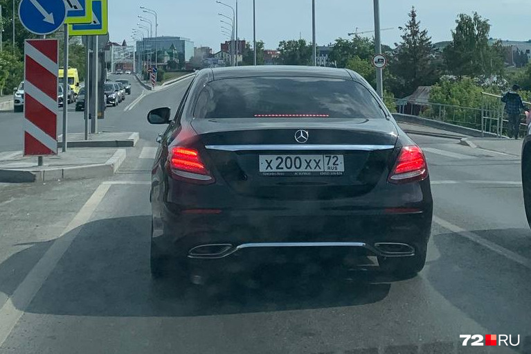 И даже за рулем на светофоре мы смогли поймать необычный автомобиль И даже за рулем на светофоре мы смогли поймать необычный автомобиль