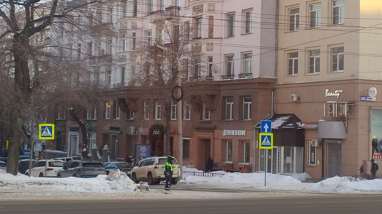 Перекрытые парковки, посты ДПС и автобусы с силовиками: смотрим, как в соседнем Челябинске готовятся к приезду Путина