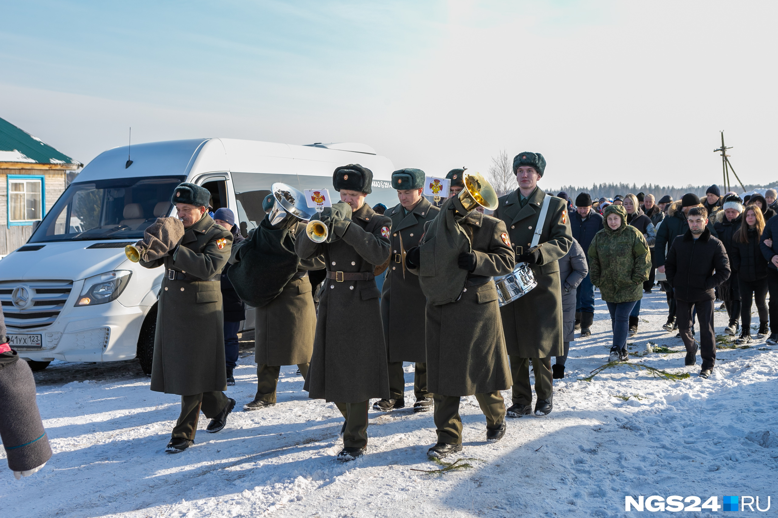 На похороны пригласили военный оркестр