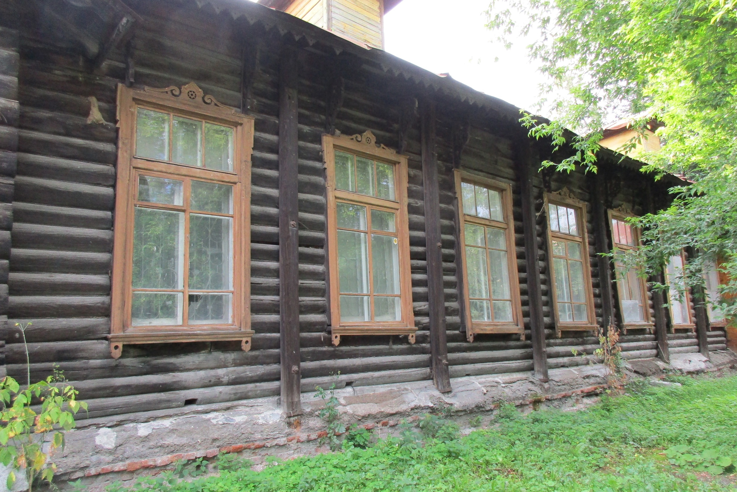 В центре Екатеринбурга сгорело здание первой городской больницы на  Челюскинцев, 5в - 17 апреля 2023 - e1.ru