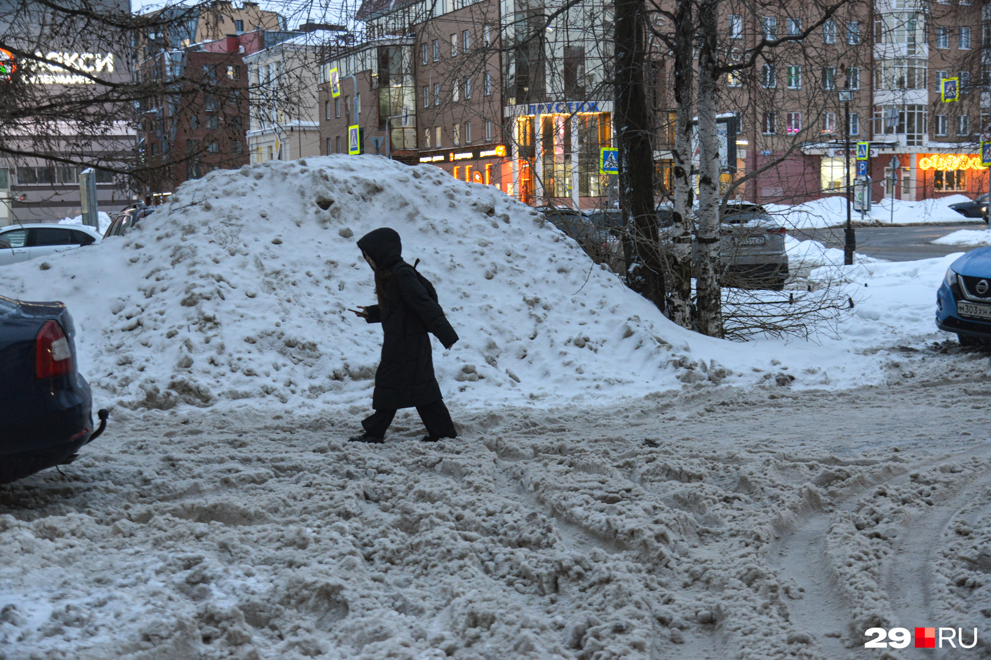 Пройти можно только на четвереньках». Жители Архангельска возмутились  снежной каше на дорогах | 29.01.2024 | Архангельск - БезФормата