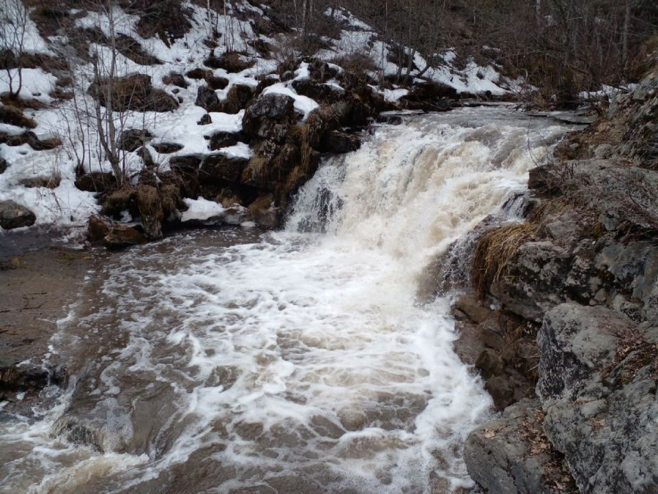 Яхинский водопад — одна из достопримечательностей геопарка «Янгантау»