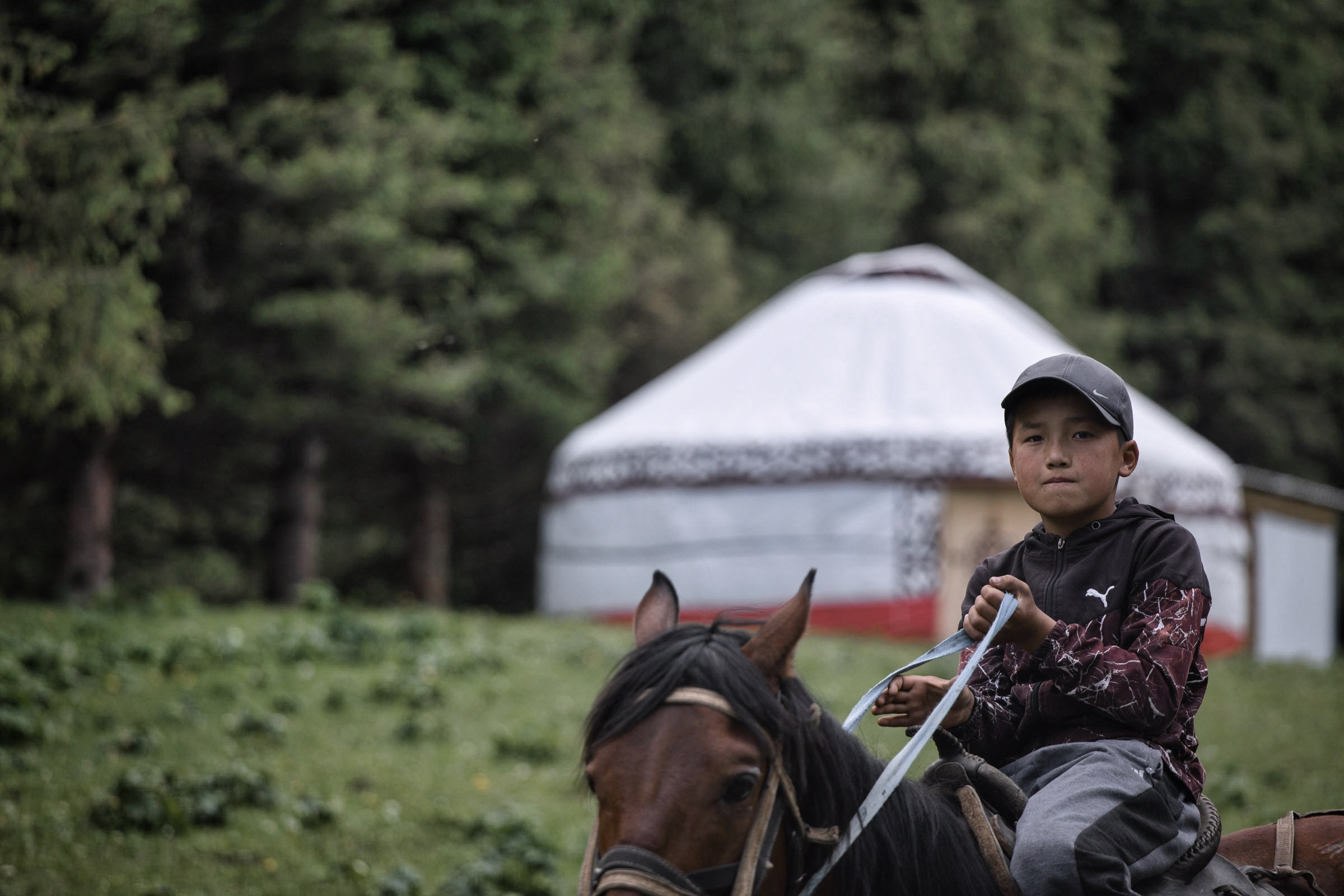 В Киргизии даже дети умеют кататься на лошадях