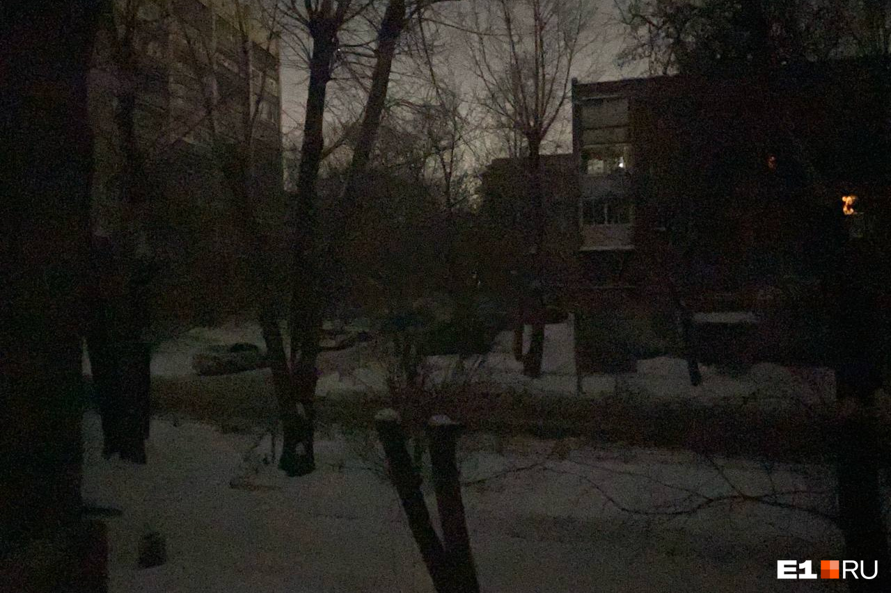 Нас пугает наш блеск а не мрак. Мрак одиночество. Тренер картер фразы из фильма. Тьма стихотворение. Группа гамора фармацевт.