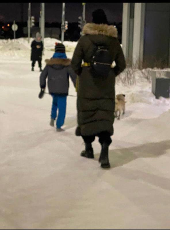 Снова дело в носках. Мать из Екатеринбурга вывела сына на прогулку без обуви