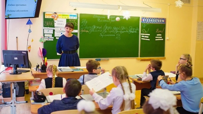 «В век технологий таскаться по домам»: в Магнитогорске учителя возмутились, что их заставляют обходить квартиры будущих первоклассников