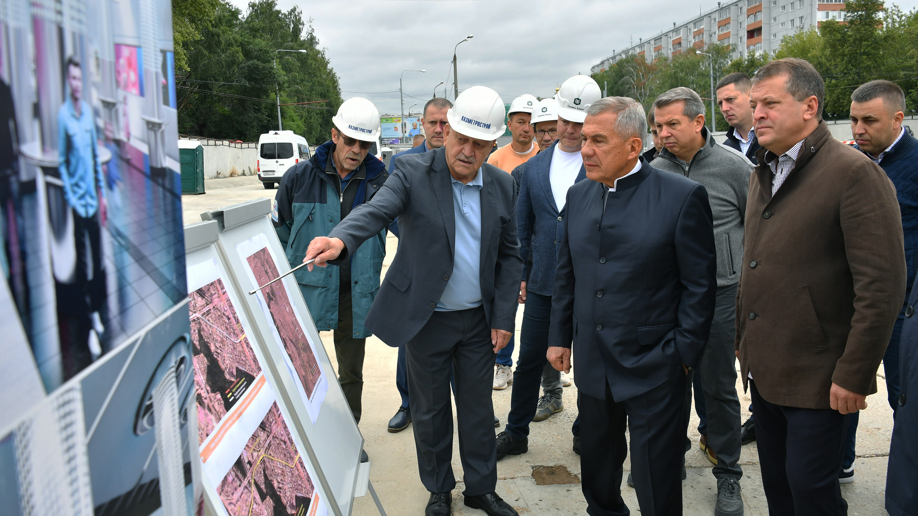 Казанское метро могут продлить до РКБ и Деревни Универсиады. Минниханову показали схему