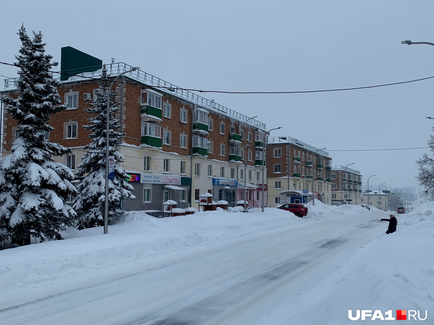 Снимок сделан с двухметрового сугроба