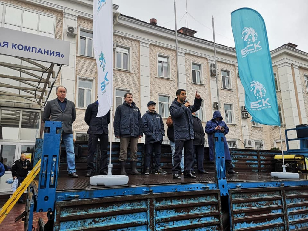 В ходе конфликта на Куштау Давыдов, как он сам выражался, «забрался на броневик», споря с протестующими