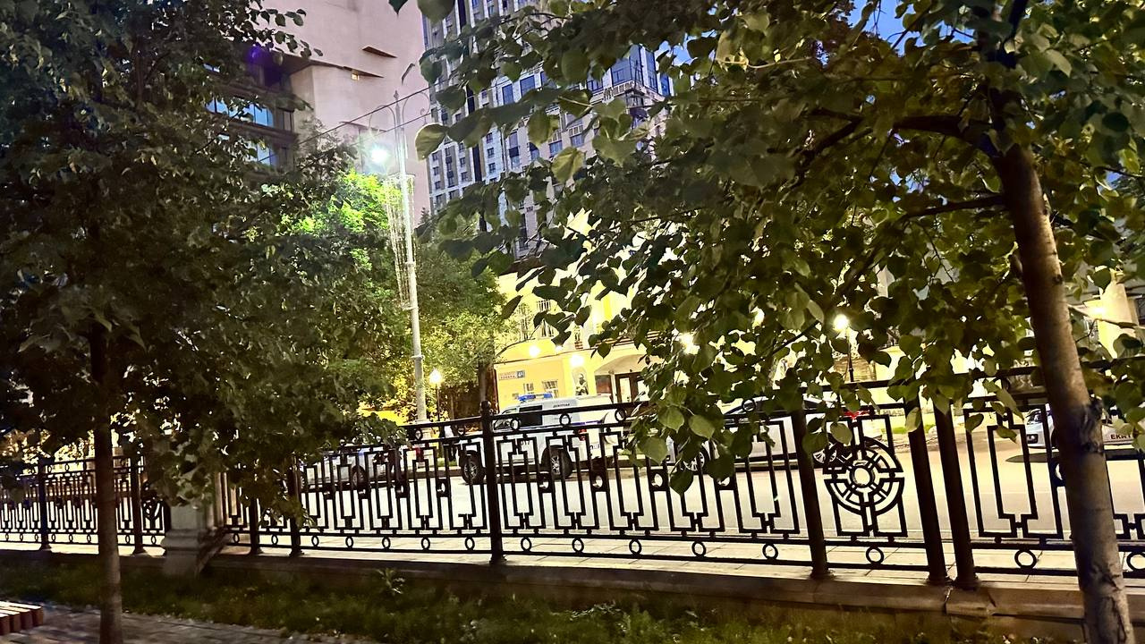 Полиция оцепила место происшествия Полиция оцепила место происшествия