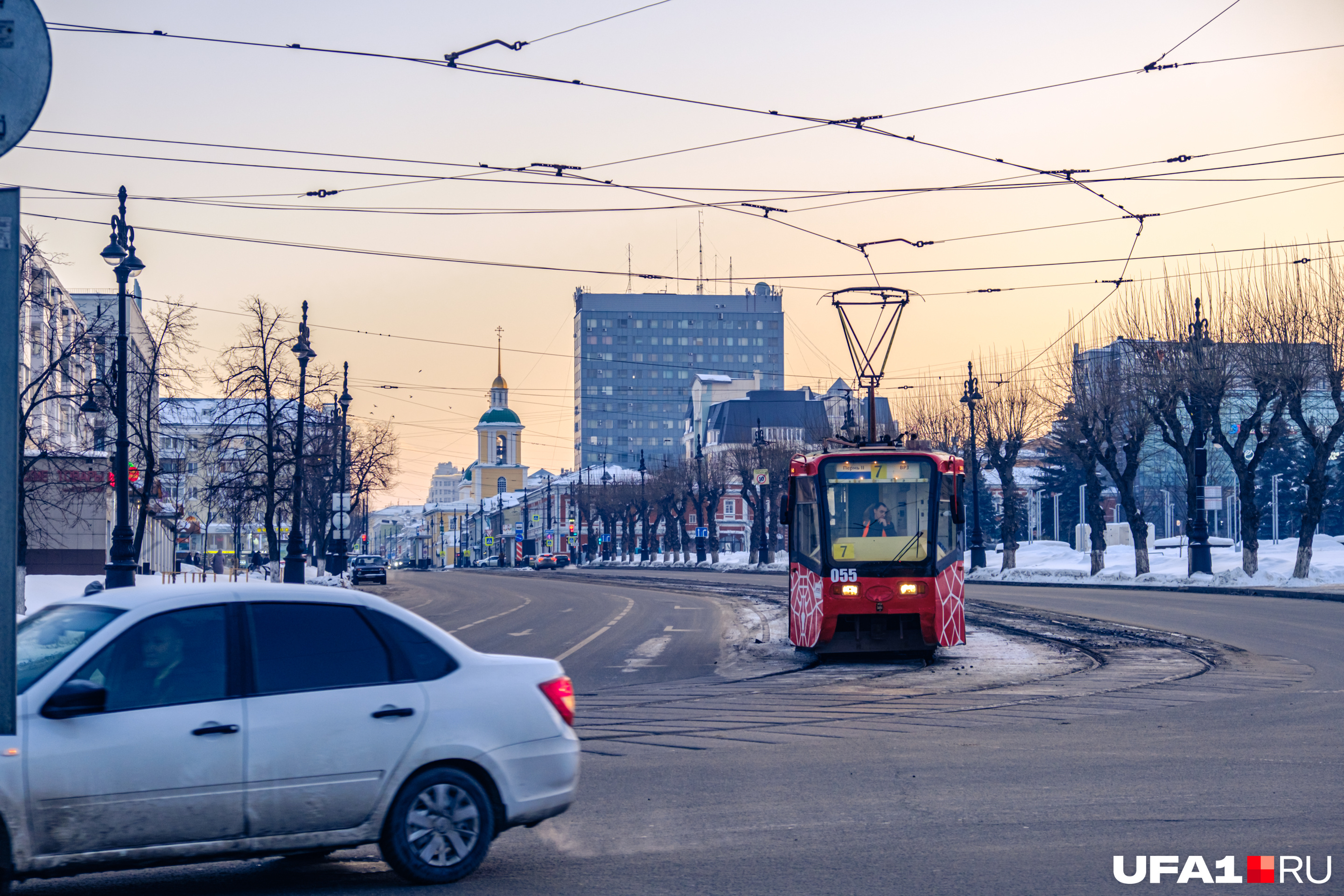 Модель чуть постарше