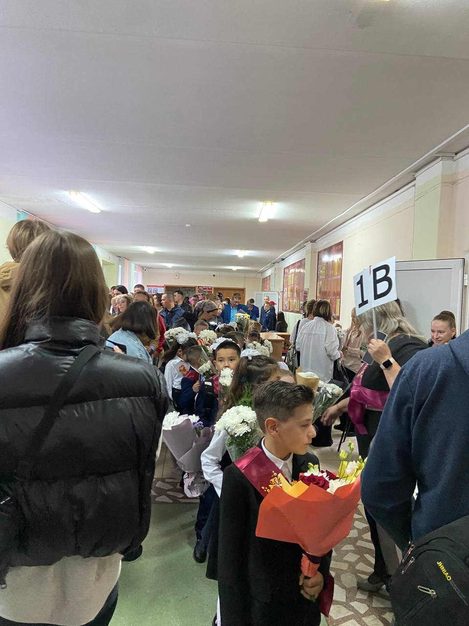 Внутри — толкучка Внутри — толкучка
