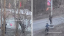 Школьники стащили флаги, вывешенные для Дня Победы в Архангельске — это сняли на видео