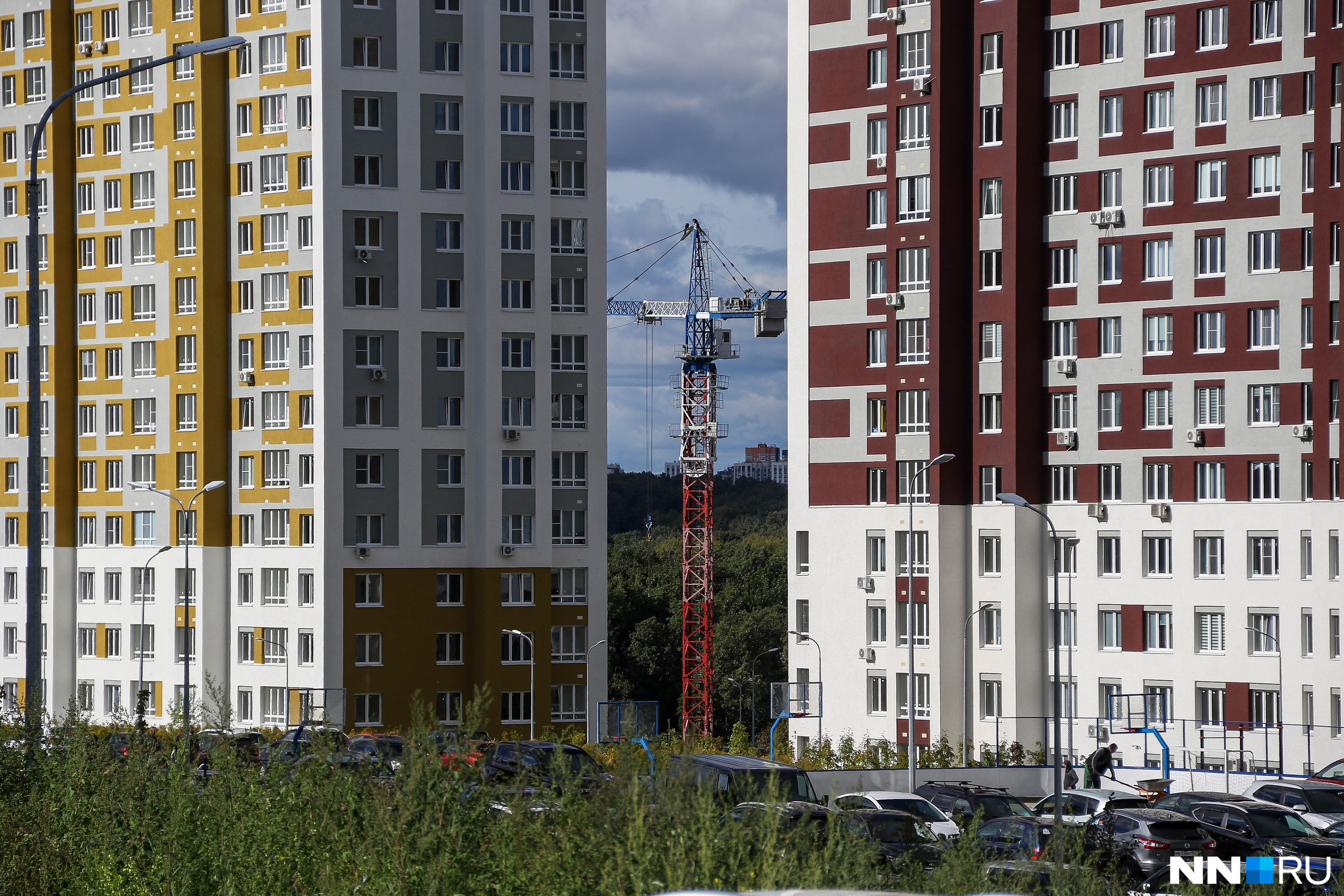 Рабочие строят продолжение жилого комплекса — «Цветы 2» Рабочие строят продолжение жилого комплекса — «Цветы 2»