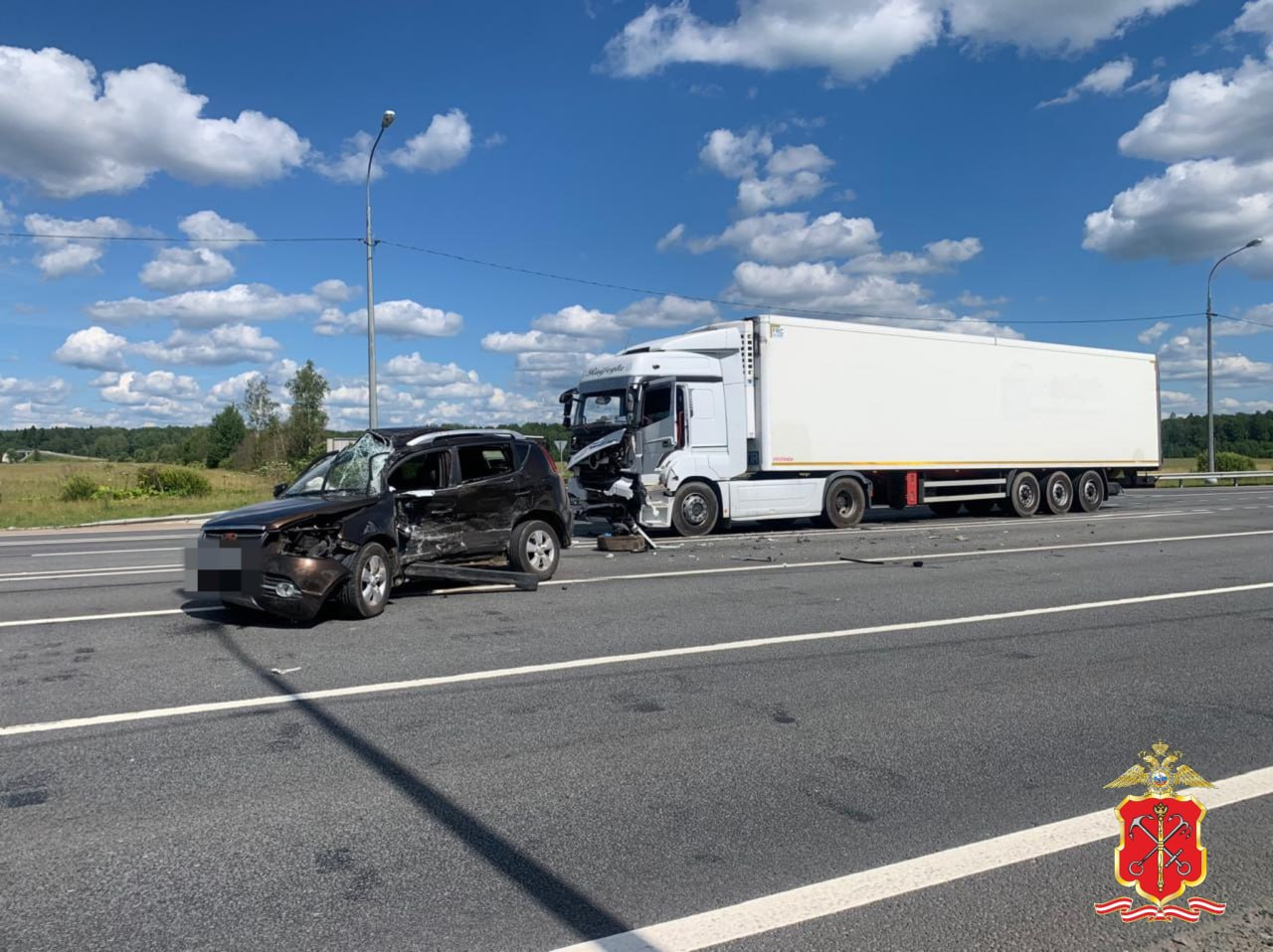 Фото смертельного ДТП с фурой на трассе М-10 в Тосненском районе Ленобласти  - 10 июля 2024 - ФОНТАНКА.ру