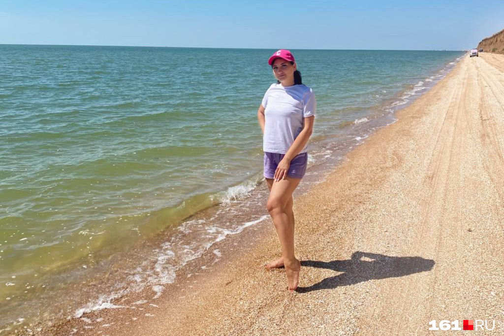 Отдых на азовском море ростовская. Азовское море отдых. Отпуск на Азовском море. Медузы в Ейске. Отдых на море фото.