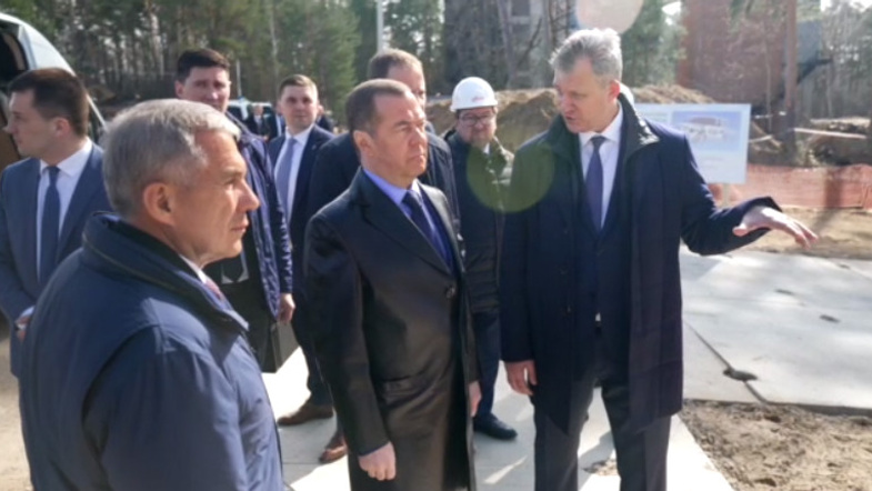 Медведев посмотрел на запасы пороха в Казани. Говорит, надо больше