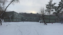Без математики и химии. В новосибирской школе в канун ЕГЭ массово уволились сотрудники, а дети громят мебель — что там происходит