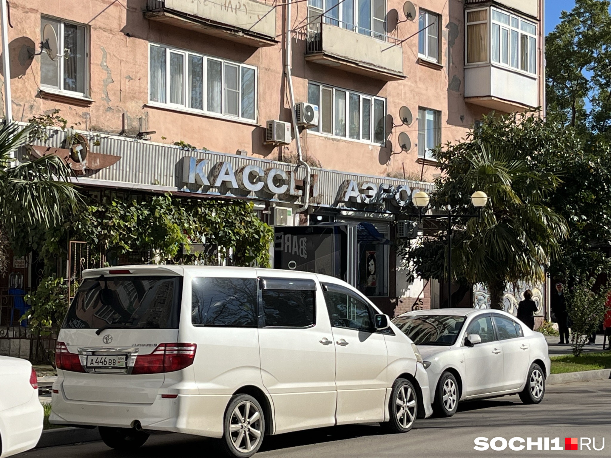 Если вы приехали в Абхазию на своем автомобиле, то можете объехать ее всю за несколько дней