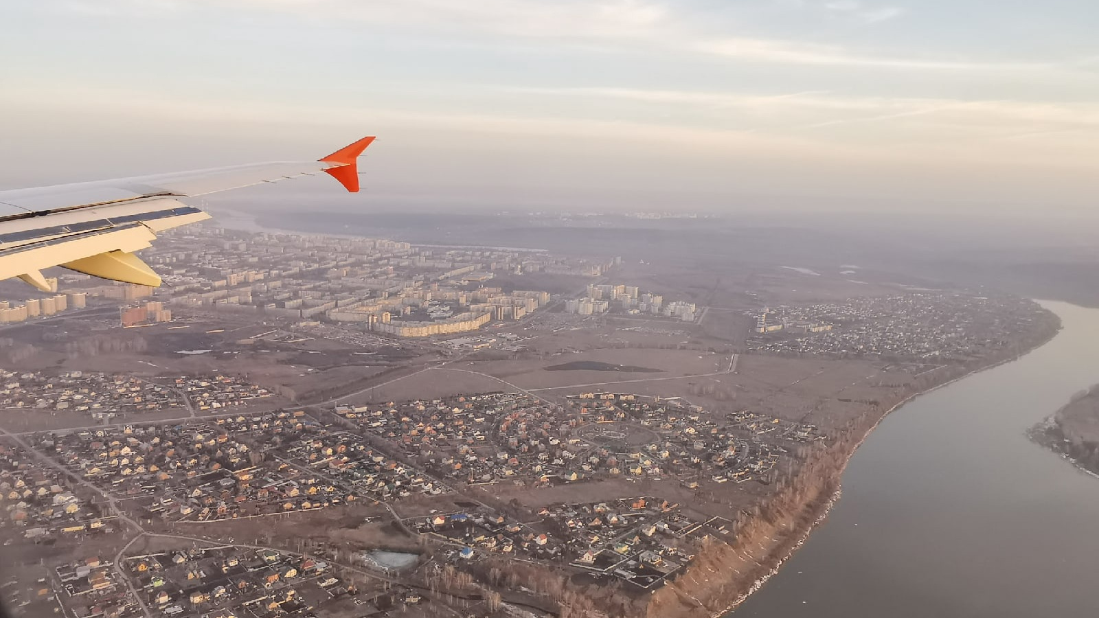 «Мы куда летим? В Нью-Йорк?»: выясняем, почему авиабилеты из Кемерова люто взлетели в цене