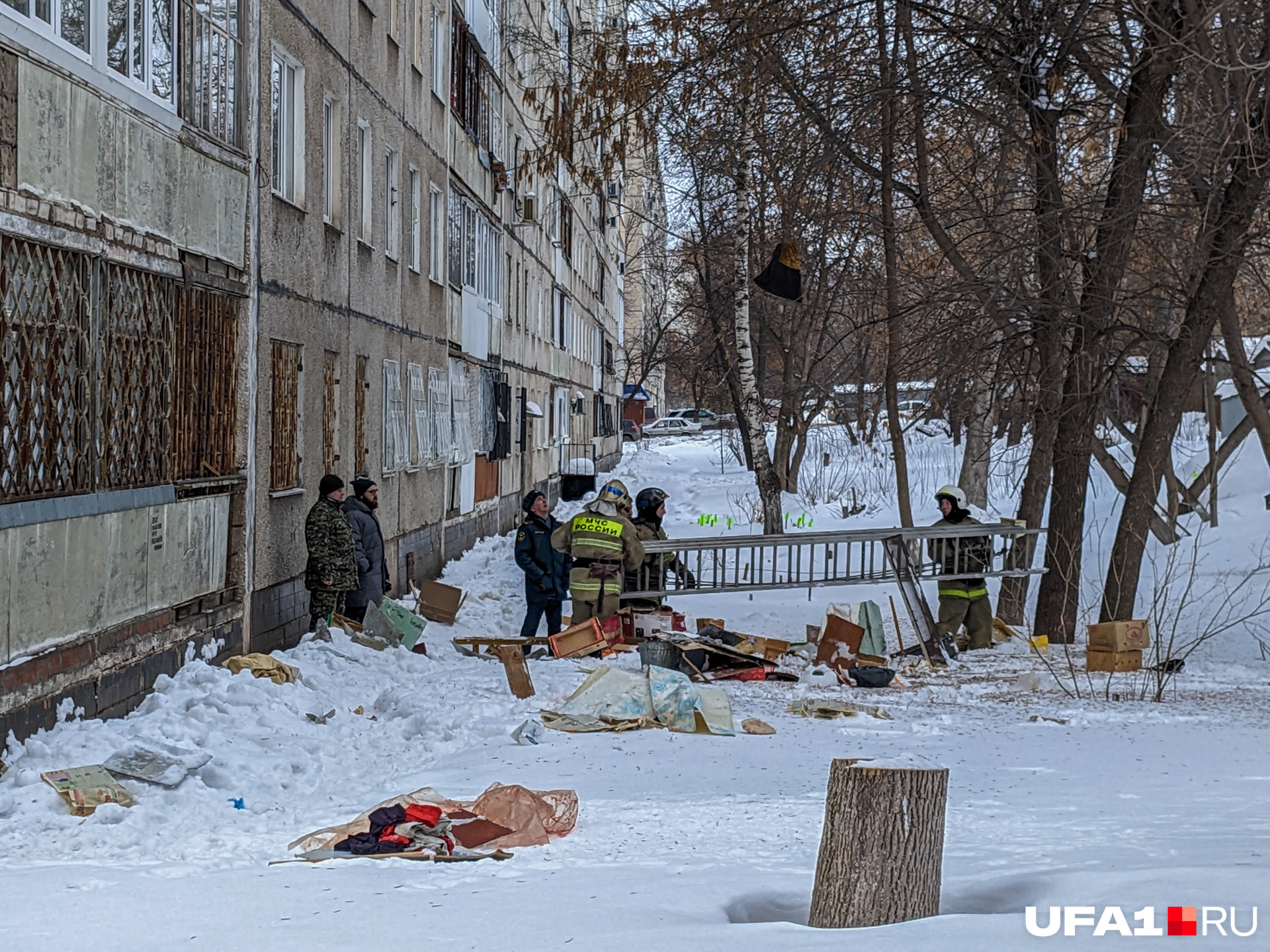 тело подростка нашли под окнами дома на ковалевской