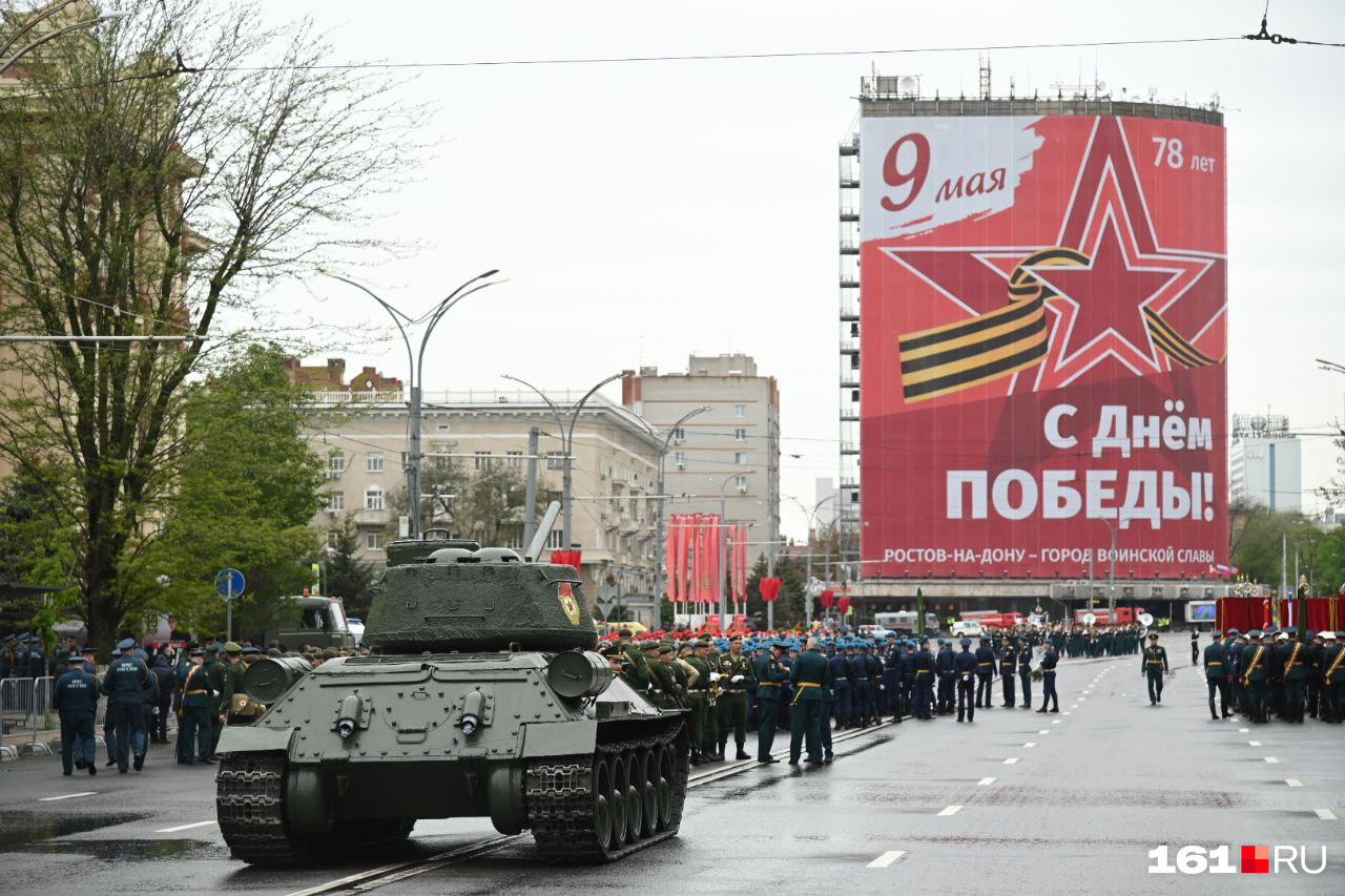 Женский полк парад победы