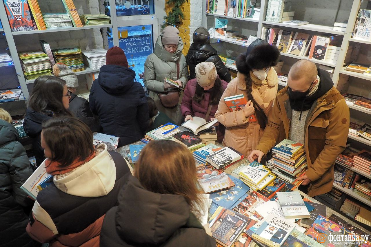 Магазин «Самокат» выгоняют на мороз в канун праздника. Продавцы детских  книг ждут от Смольного новогоднего чуда | 28.12.2023 | Санкт-Петербург -  БезФормата