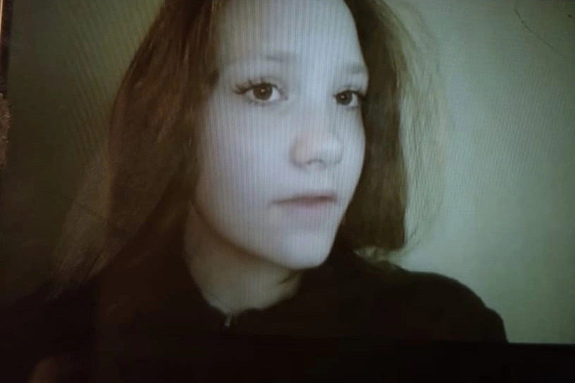 Вышла из дома и не вернулась: в Свердловской области пропала 12-летняя девочка