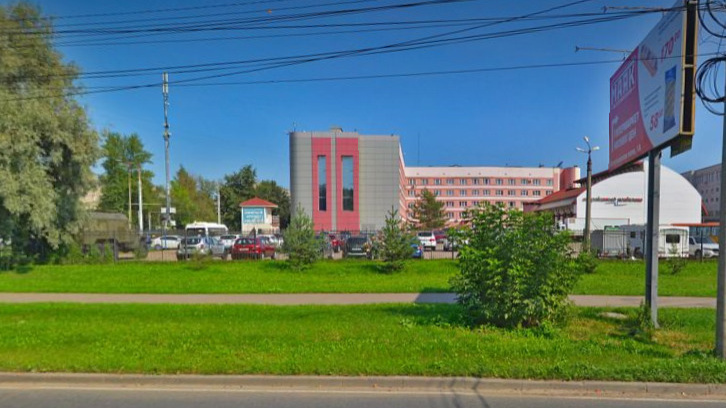 Парковка vs больница: частники и власти бьются за землю в центре Ярославля