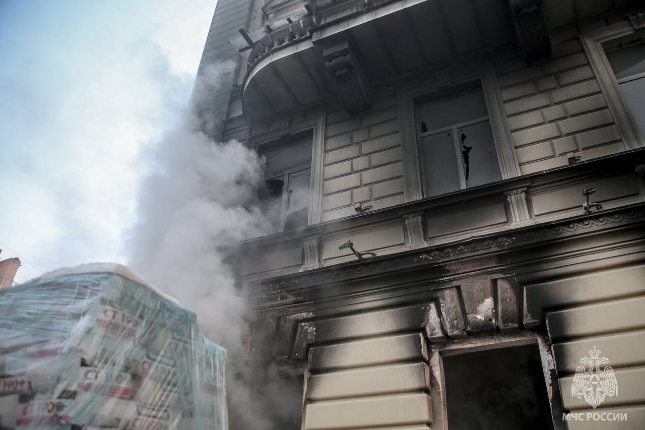 Пожар в Петербургской консерватории полностью потушили за пять часов