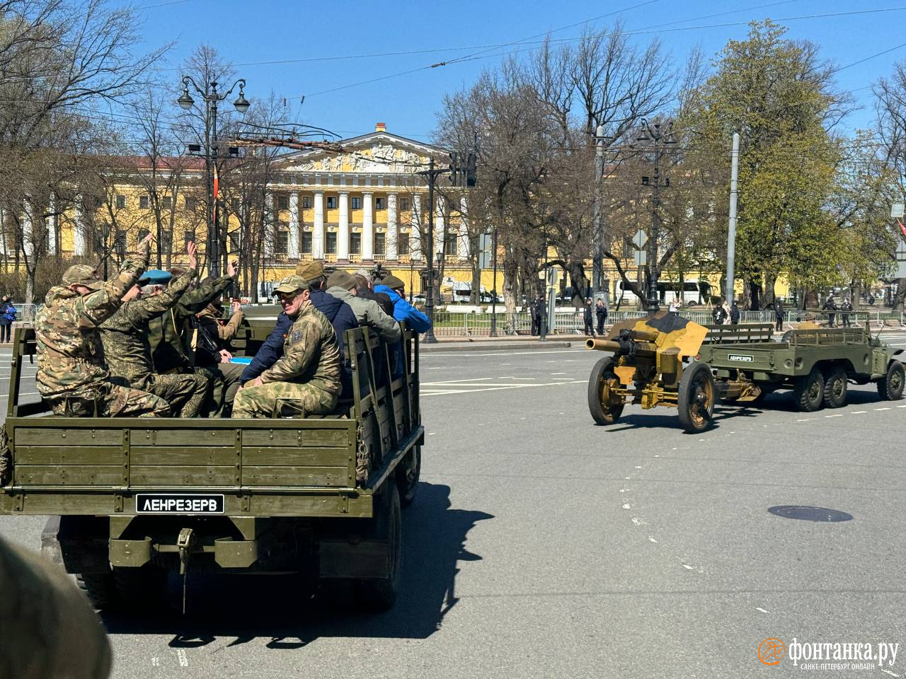 Парад ретротехники на Невском проспекте - 9 мая 2024 - ФОНТАНКА.ру