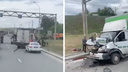 «Человек лежит на земле»: на Большевистской в аварию попали два грузовика — видео с места