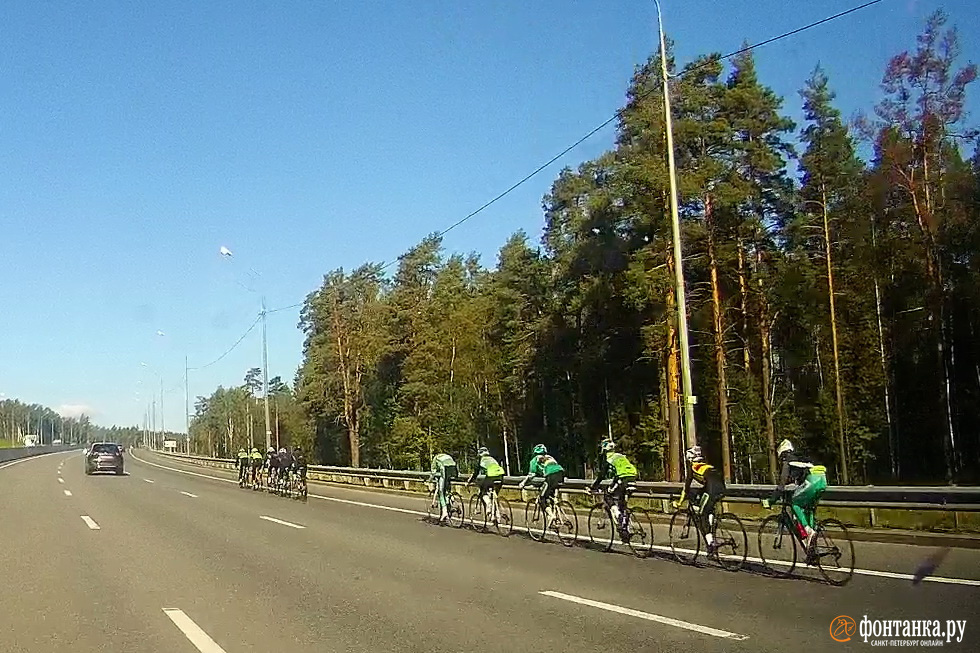 Группу было видно, но... Что говорят очевидцы и эксперты о ДТП с велосипедистами на «Скандинавии»