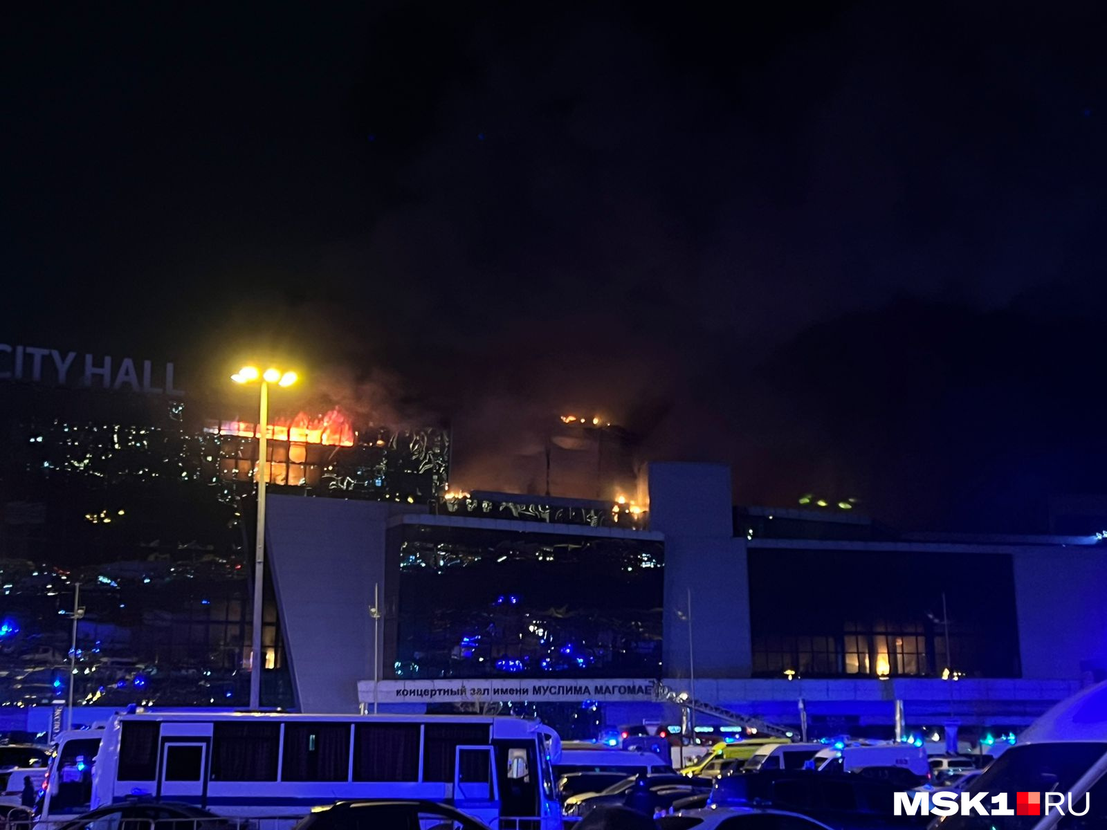 Возбуждено дело о теракте, здание горит. Стрельба и взрыв в Crocus City Hall: онлайн-репортаж