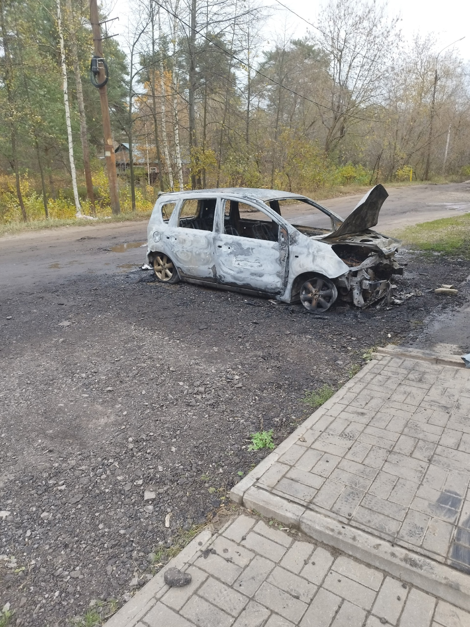 Уничтожен полностью»: в Ярославле вандал в балаклаве сжег дотла чужой  автомобиль. Видео | 19.10.2023 | Ярославль - БезФормата