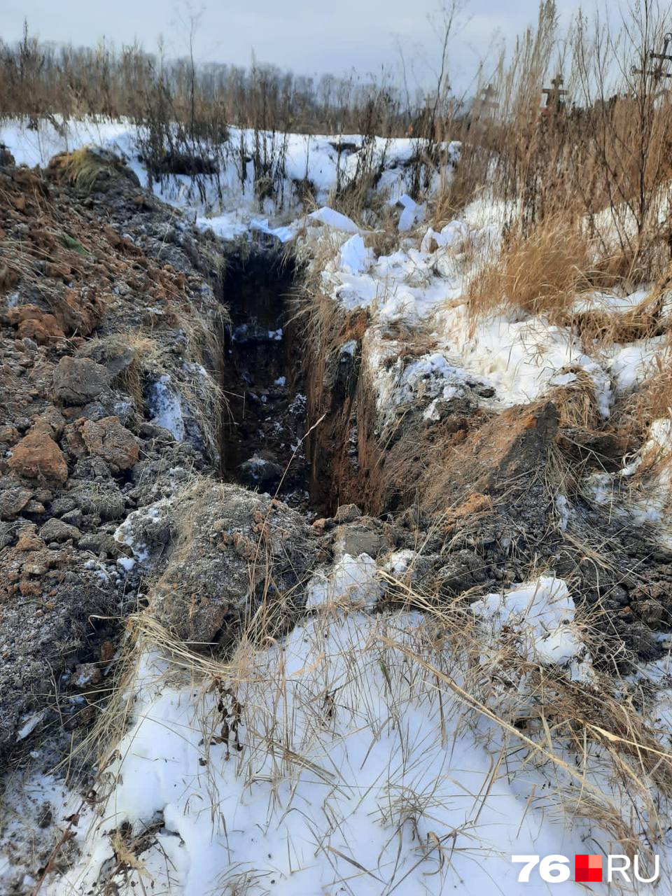 Гробы свалили в кучу: в Ярославле умерших, в том числе детей, привезли на  кладбище в ковше экскаватора | 30.11.2023 | Ярославль - БезФормата