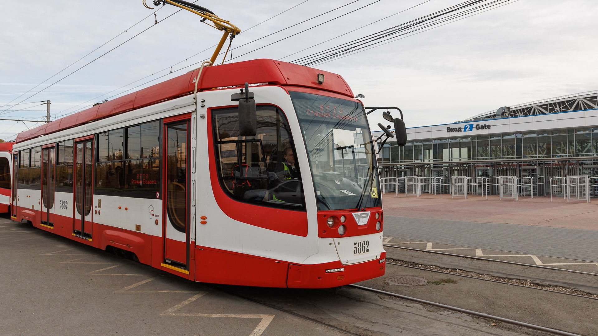 Движение пообещали пока не останавливать: в Волгограде разберут кольцо на конечной скоростного трамвая