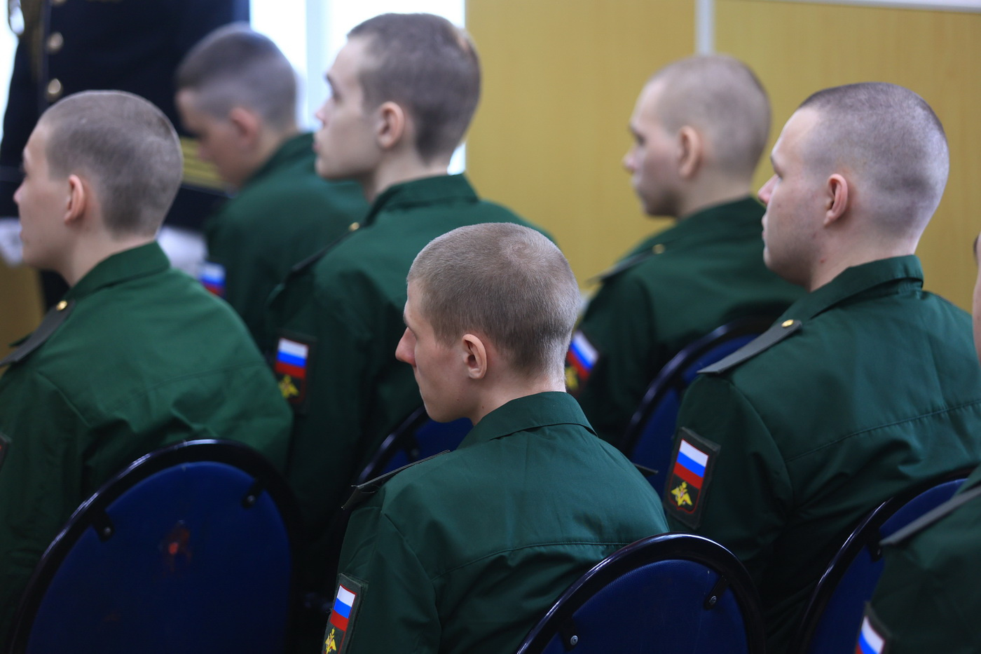 Петербуржцы получили «смс-повестки» в военкомат до начала призыва