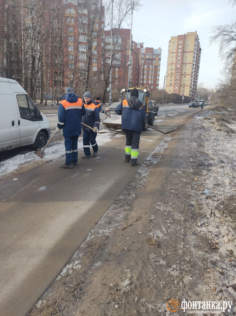 Дворники в центре Петербурга укрыли припаркованные автомобили пылью - 13  марта 2024 - ФОНТАНКА.ру