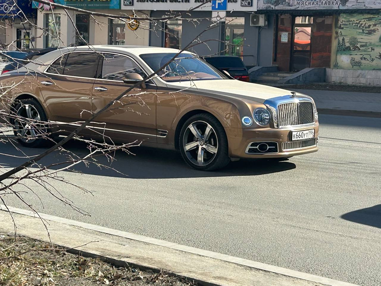 На шикарной Bentley ездит совладелец «Гринвича» Игорь Заводовский