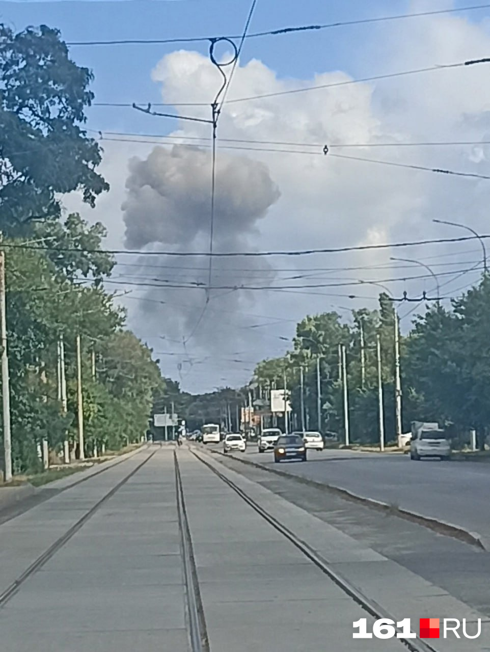 После взрыва был виден столб дыма