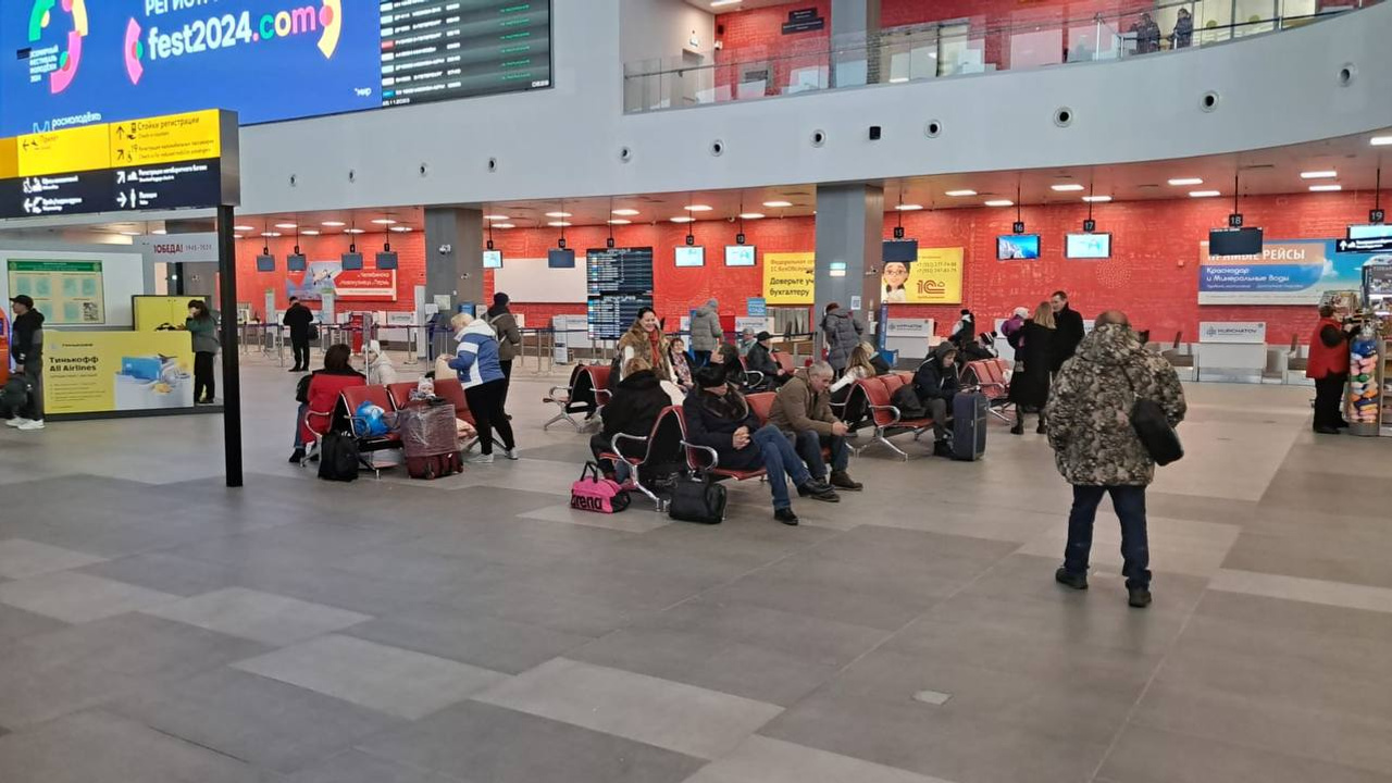 Пассажиры экстренно севшего рейса Новосибирск — Сочи застряли в Челябинске надолго