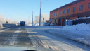 В Новосибирске почистили Гусинобродский тракт — ранее дорога сузилась из-за снега и наледи
