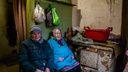 «Нам никто никогда не помогал»: история двух бабушек, выживающих в бараке в Ярославле. Видео