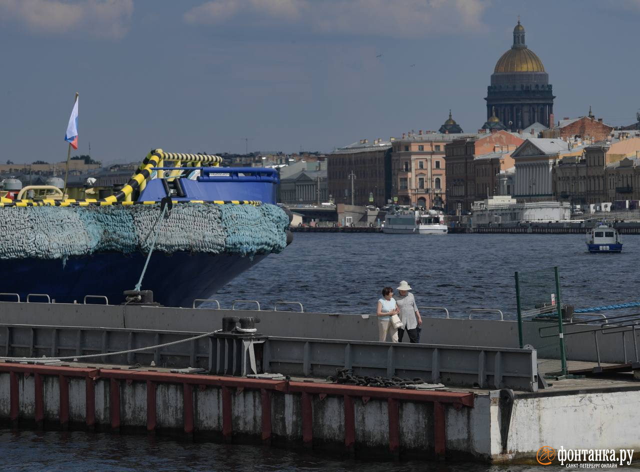 На набережной Лейтенанта Шмидта начался фестиваль ледоколов — как попасть на  борт, что посмотреть еще, когда вальс буксиров - 30 мая 2024 - ФОНТАНКА.ру