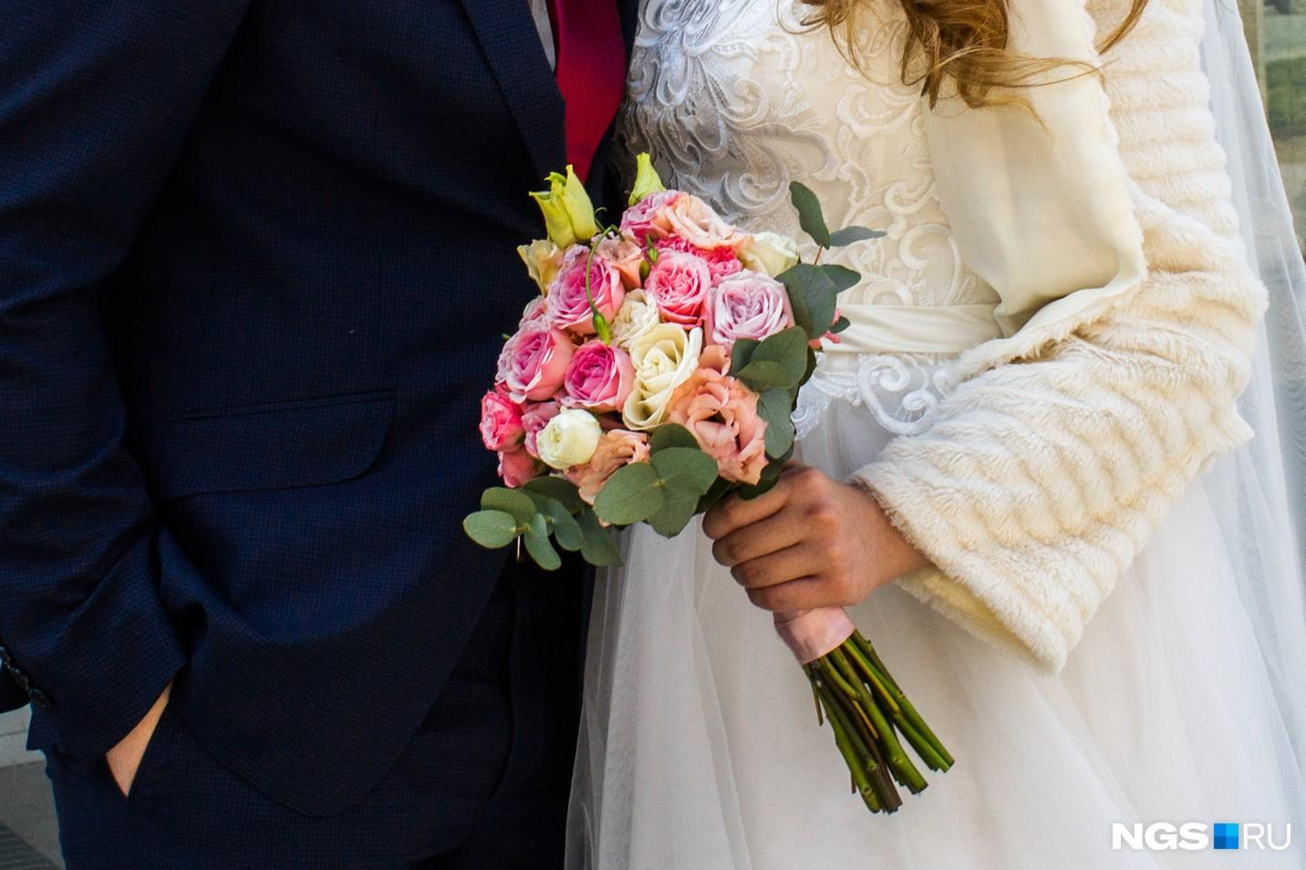 Перестали верить в приметы: в Екатеринбурге рекордное количество пар сыграет свадьбу в мае